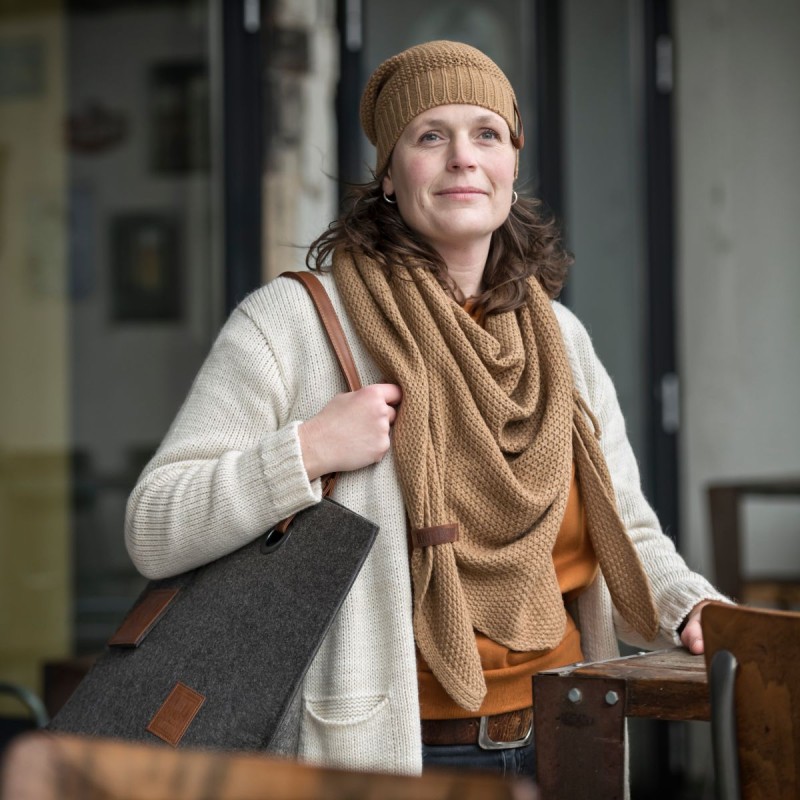 Knitfactory Coco omslagdoek New Camel - Verrasjelief