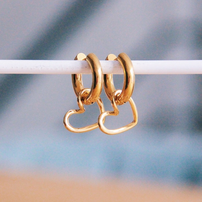 Stijlvolle creolen met open hartje in goud en zilver RVS goud - Verrasjelief