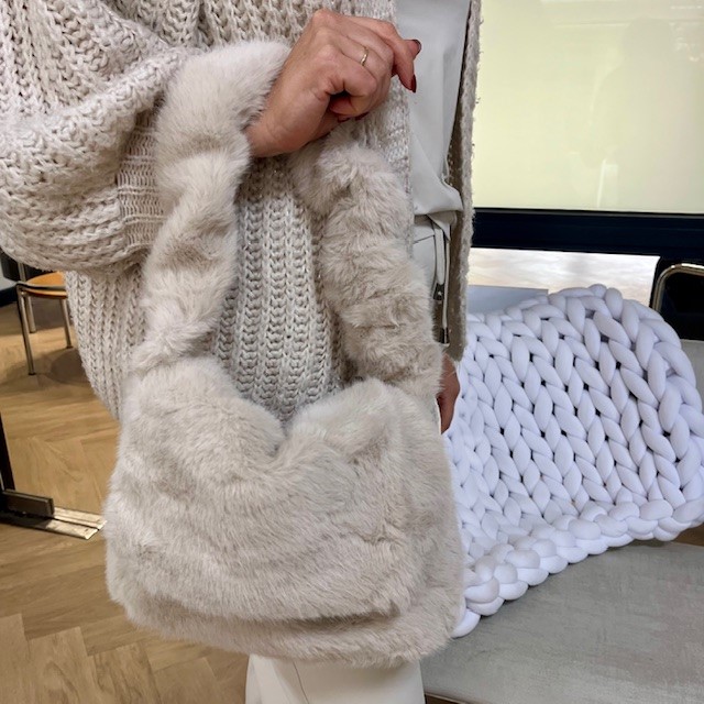 Fluffy fake fur schoudertasje verstelbaar tot handtas Naturel - Verrasjelief