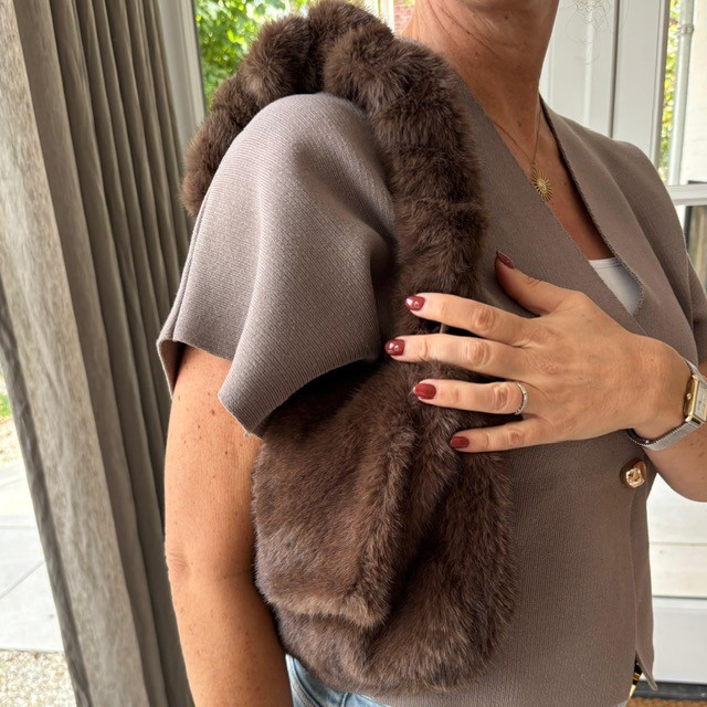 Fluffy fake fur schoudertasje verstelbaar tot handtas Bruin - Verrasjelief