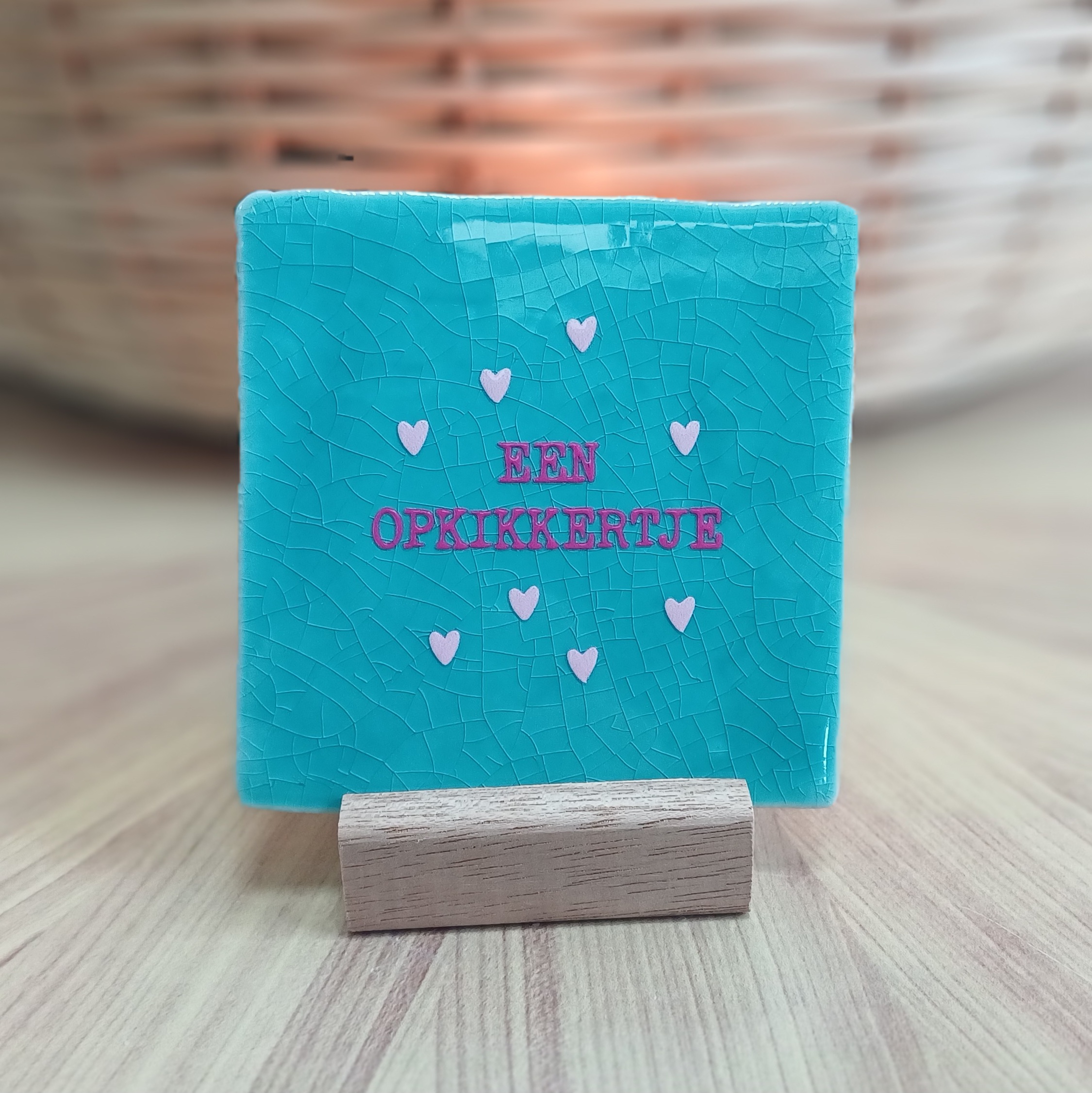 Originele tegeltjes met houten standaardje Een opkikkertje - Verrasjelief