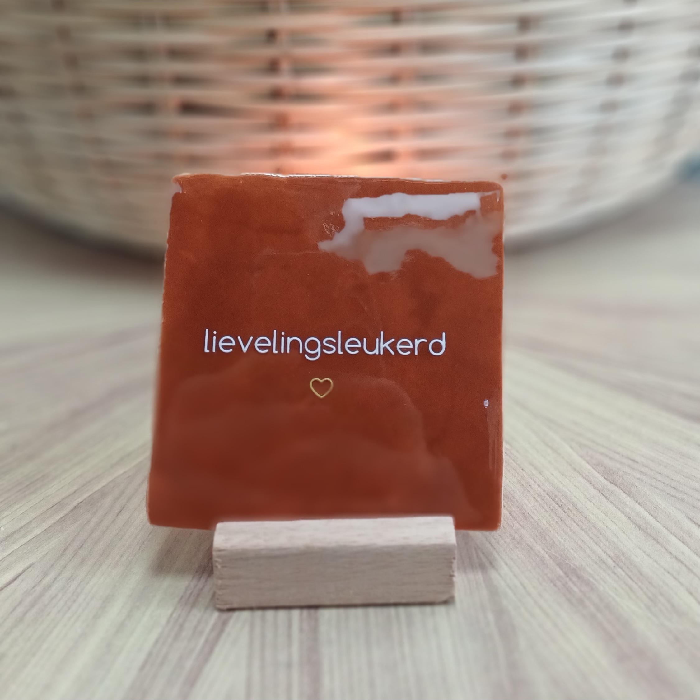 Originele tegeltjes met houten standaardje lievelingsleukerd - Verrasjelief
