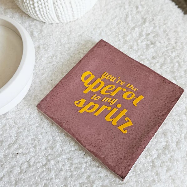 Originele tegeltjes en houten standaardje You are the aperol to my spritz - Verrasjelief
