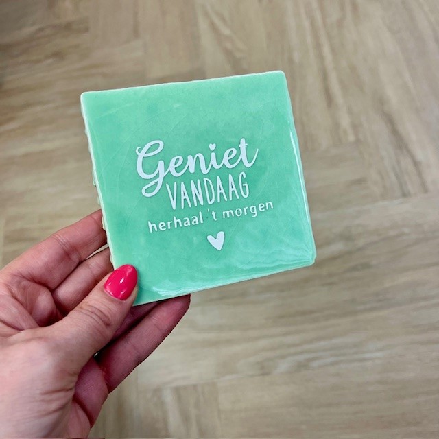 Originele tegeltjes en houten standaardje Geniet vandaag mintgroen - Verrasjelief