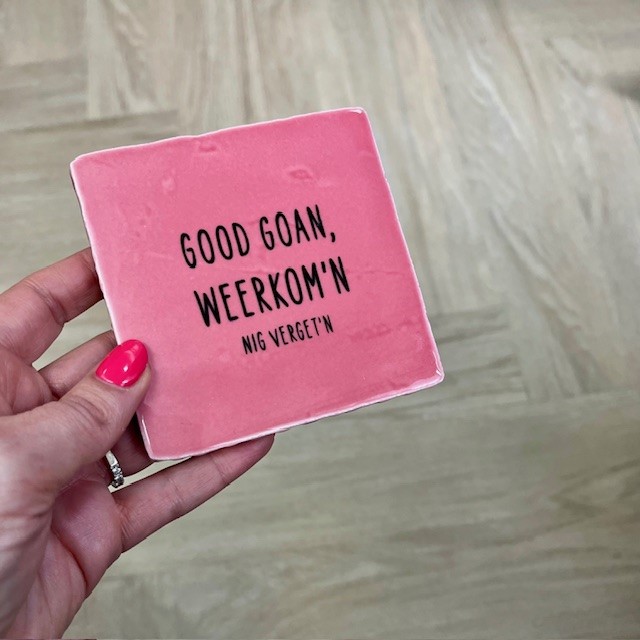 Originele tegeltjes en houten standaardje Good Goan Weerkom'n roze - Verrasjelief