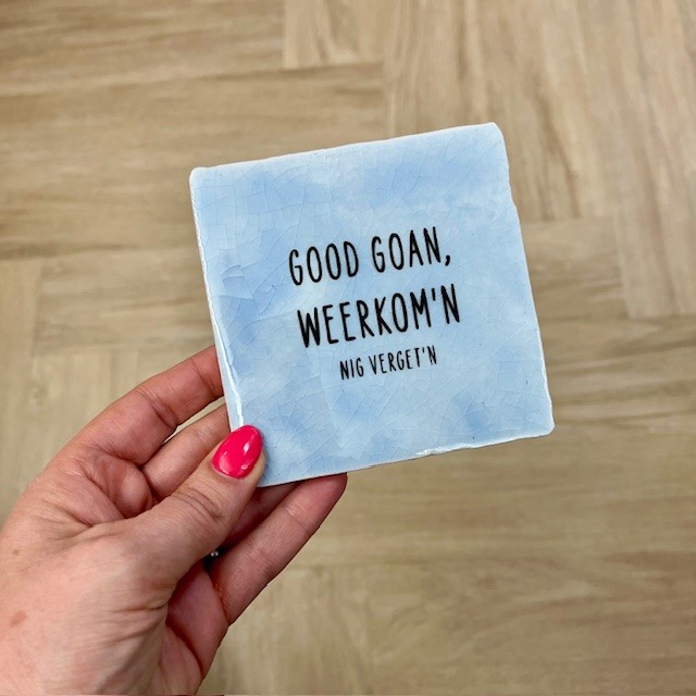 Originele tegeltjes en houten standaardje good goan weerkom'n lichtblauw - Verrasjelief