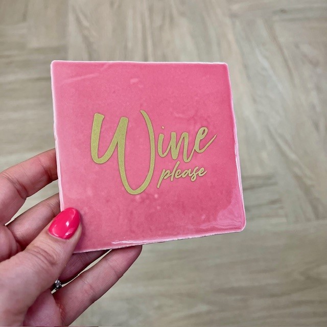 Originele tegeltjes en houten standaardje Wine please roze - Verrasjelief