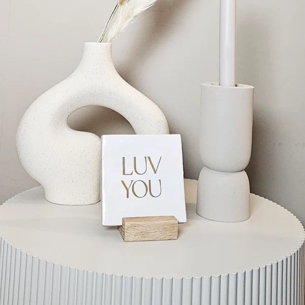 Originele tegeltjes en houten standaardje Luv You - Verrasjelief
