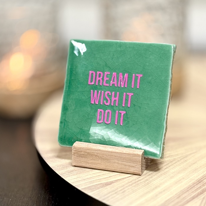 Originele tegeltjes met houten standaardje dream it, wish it, do it - Verrasjelief