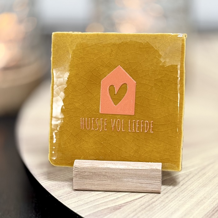 Originele tegeltjes met houten standaardje Huisje vol liefde - Verrasjelief
