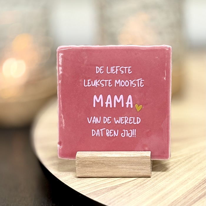 Originele tegeltjes met houten standaardje De liefste, leukste, mooiste mama van de wereld dat ben jij!! - Verrasjelief