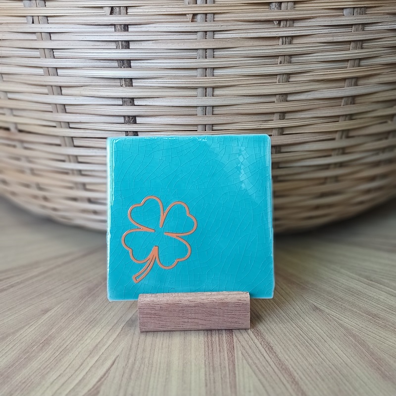 Originele tegeltjes met houten standaardje Klavertje vier - Verrasjelief