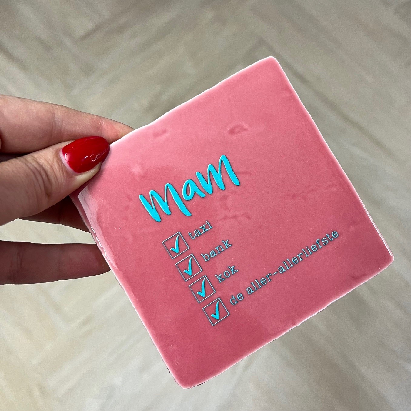 Originele tegeltjes met houten standaardje Mam
