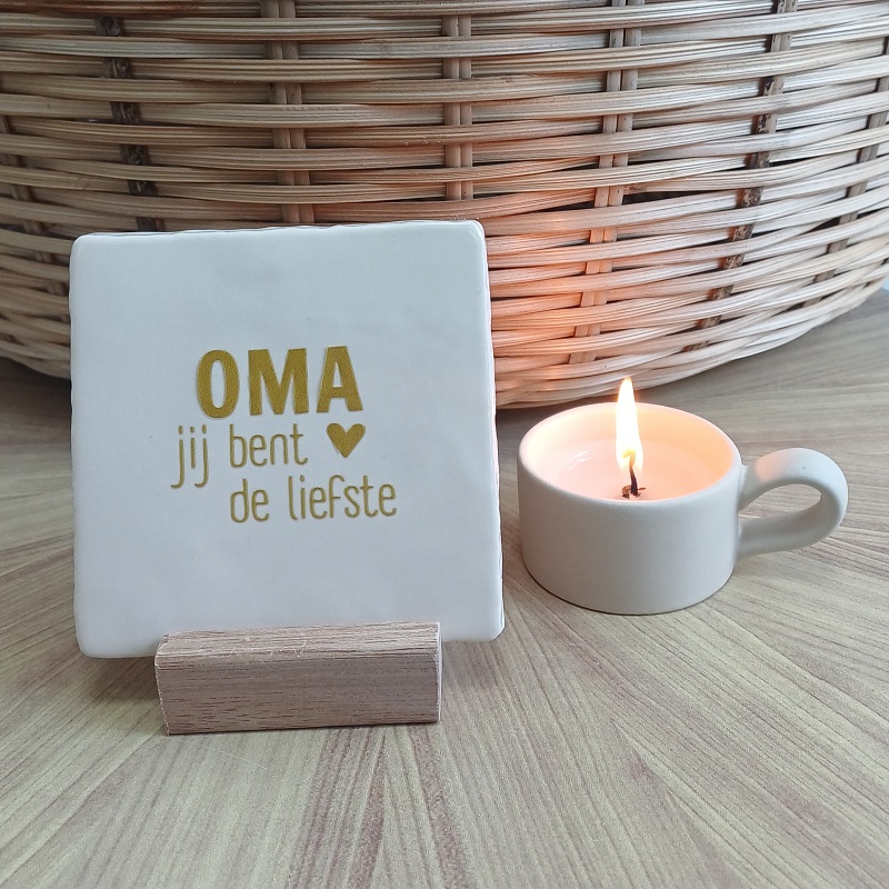 Originele tegeltjes met houten standaardje Oma jij bent de liefste - Verrasjelief