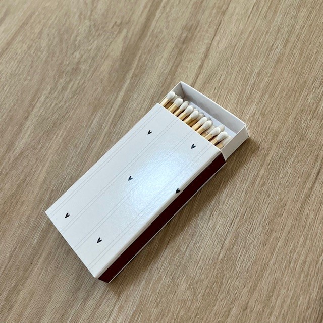 Hold tight zakje met kaarshouder en kaarsje Met doosje lucifers - Verrasjelief