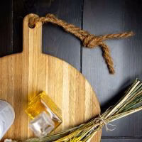 Cadeau voor haar. Kookcadeau. Culinair Cadeau. Eikenhouten serveerplank.