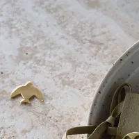 Troostbedeltje zwaluw in brass