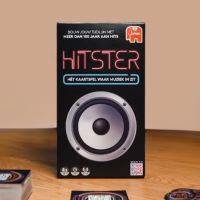 Muziek spel, Hitster, Hitster spel, Bingo spel, Muziek spel, Cadeau vrouw, Cadeau idee, Cadeau idee familie, Familiespel, Lente cadeau, Kado, Zomer kado, Zomer cadeau, Verrasjelief, Liesbeth ten Voorde,
