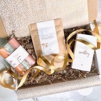 Dikke knuffel, steun, cadeau steun, steunen, dikke knuffel cadeau, dikke knuffel geven, giftset dikke knuffel, badzout, kaars, zeep, badzout cadeau, zeep cadeau, kaars cadeau