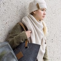 Knitfactory Coco omslagdoek Beige - Verrasjelief