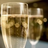 wijn met bubbels, leuk cadeau, mooie fles wijn