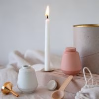 Gedenkplekje thuis. Mini altaar. Mini urn. Urntje voor thuis. gedenkplankje.