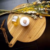 Cadeau voor haar. Kookcadeau. Culinair Cadeau. Eikenhouten serveerplank.