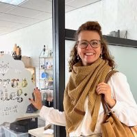 new camel omslagdoek coco knit factory warme accessoires van knit factory - Verrasjelief