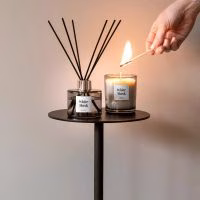 Giftset cadeau voor haar. Geurstokjes en geurkaars.
