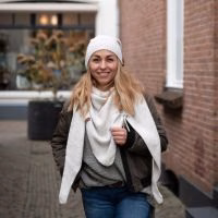 Knitfactory Coco omslagdoek Beige - Verrasjelief