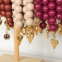 Beige kralenketting- Kralenketting met hartje- Kralenketting met smiley-Grote kralenketting - Verrasjelief