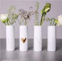 LOVE vaasjes van Räder. Raeder vaasjes met losse letters - Cadeau voor haar - Leuk cadeau vriendin - Cadeautjes voor haar - Cadeau idee vrouw - Moederdagcadeau - Kado voor mama - Kerstcadeau vrouw - Kerstcadeau voor haar - Verrasjelief