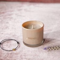 Sojakaars - Geurkaars - Armbandje - Tekst op kaars - Friends - Beige - Sfeer