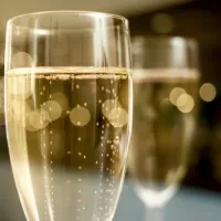 wijn met bubbels, leuk cadeau, mooie fles wijn