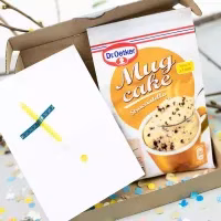 Cadeautje vriendin verjaardagspakketje mug cake kaarsje Dr. Oetker