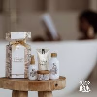 Giftset met lichaamsverzorging in luxe cadeauverpakking van 100 procent Leuk.