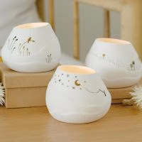 Mooie thuis decoratie. origineel cadeau. kaarsjes houder met sterretjes. witte thuis decoratie.