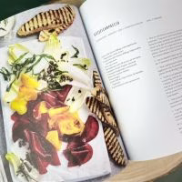 Boek vol borrelplank inspiratie, recepten en tips. Voor gezellige momenten en lekkere hapjes.