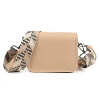 vegan leren tas, beige tas, tas, schoudertasje, crossbody tas, tas met hengsel, beige tasje, tas voor feestje, leren tas, nep leer, hippe tas, tas met gekleurd hengsel, tas met geweven band, tas taupe