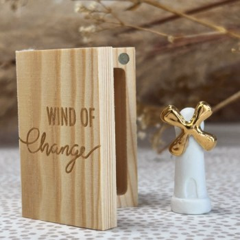 Räder porseleinen molentje met gouden wieken 'Wind of Change'
