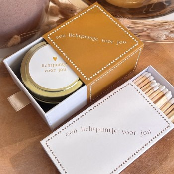 Zusss giftset 'Een lichtpuntje voor jou' met kaars en lucifers