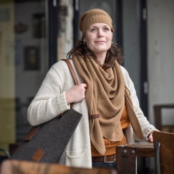 Knitfactory Coco omslagdoek New Camel - Verrasjelief