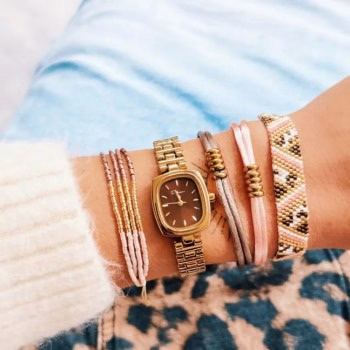 Prachtig vierdubbel nude, taupe en goldplated Miyuki armbandje