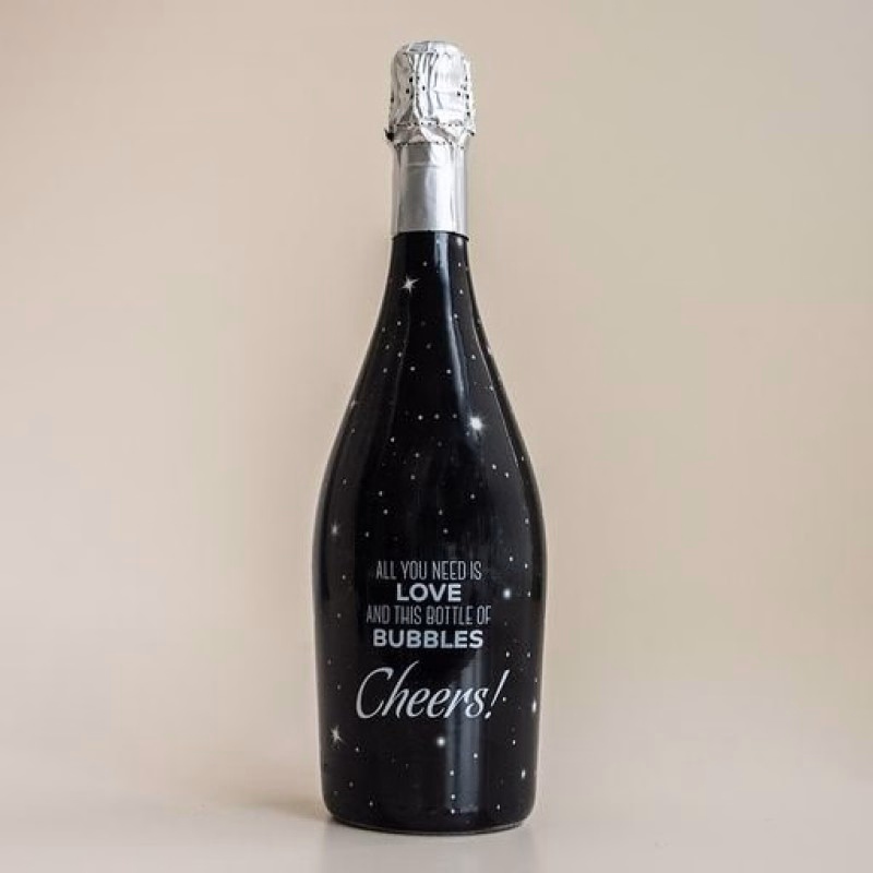 Wijn met bubbels en lichtjes 'All you need is...'