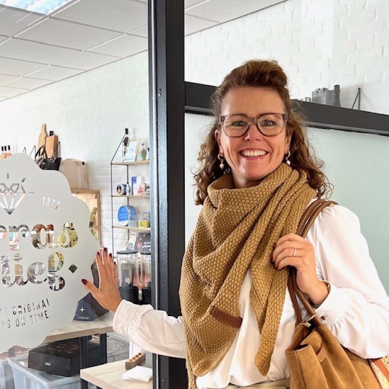 Knitfactory Coco omslagdoek New Camel - Verrasjelief