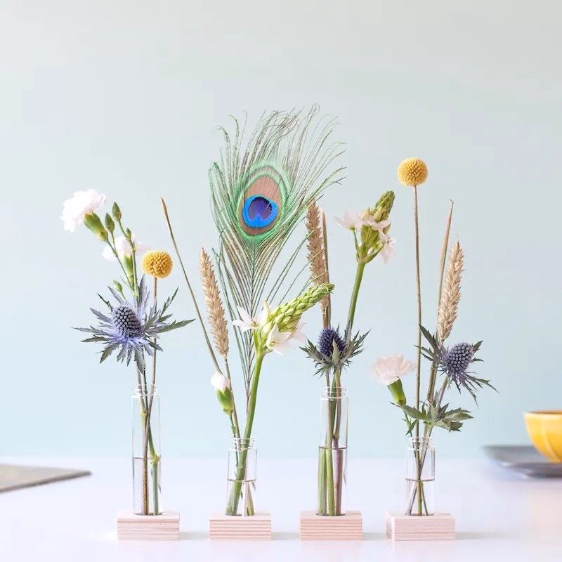 Mini vaasjes met échte bloemen en kaartje