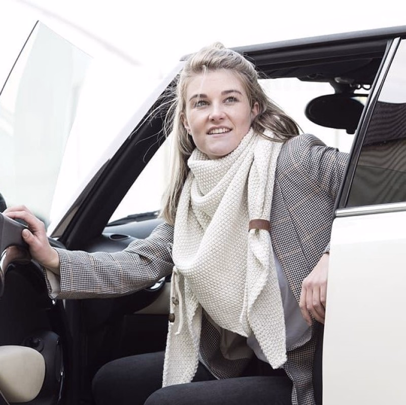 Knitfactory Coco omslagdoek Beige - Verrasjelief