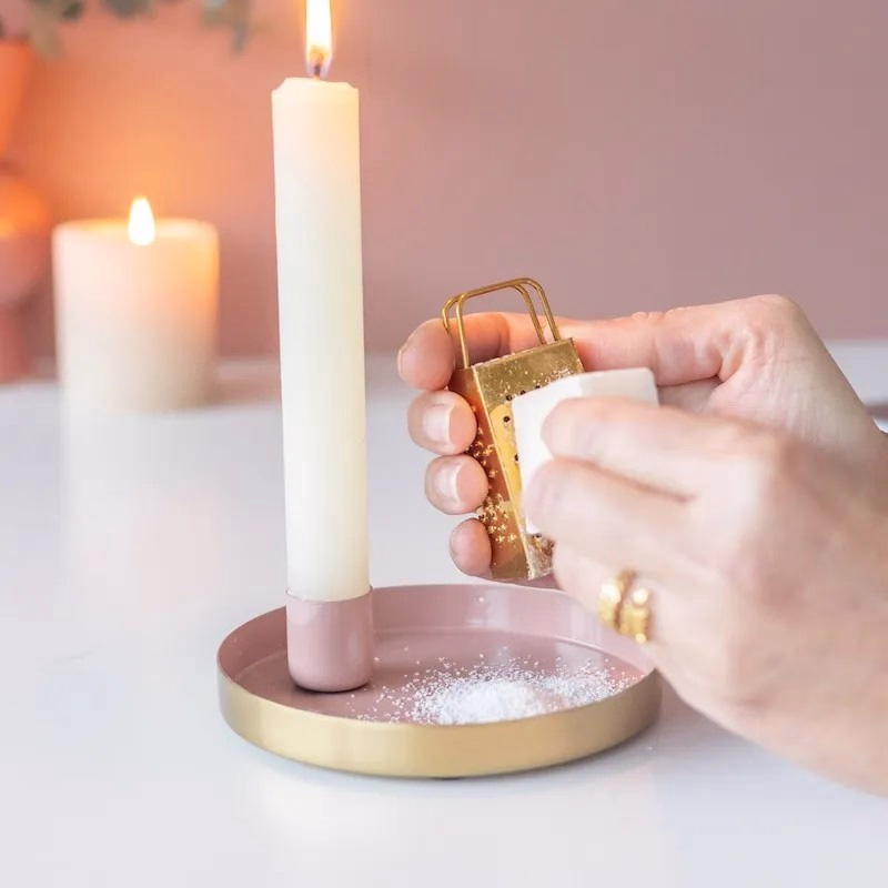 Amberblokje met rasp en kaarshouder en kaars