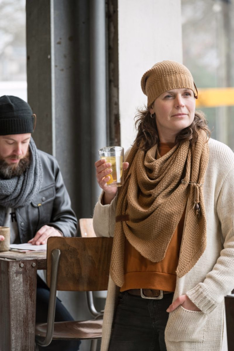 Knitfactory Coco omslagdoek New Camel - Verrasjelief