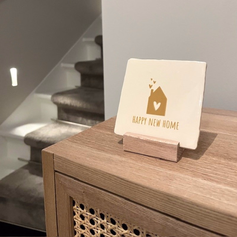 Originele tegeltjes met houten standaardje